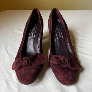 Saks Fifth Avenue Burgundy Suede Pumps w/ Bow Detail Made in‎ Italy Size 8